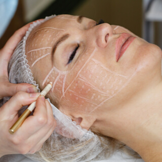 6. شد الوجه (Face Lift)