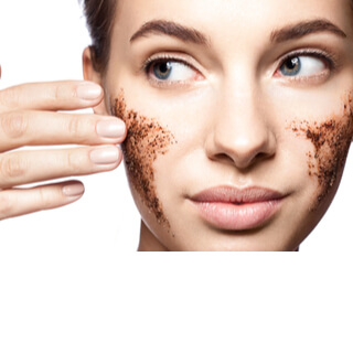 4. تقشير البشرة بقوة