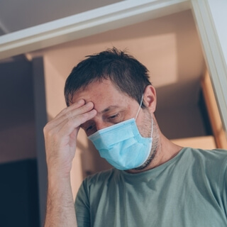 هل تظهر الأعراض فور الإصابة بالفيروس؟