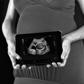 مراحل كبر بطن الحامل من (الشهر الأول - الشهر الثالث) مراحل كبر بطن الحامل من (الشهر الأول - الشهر الثالث)