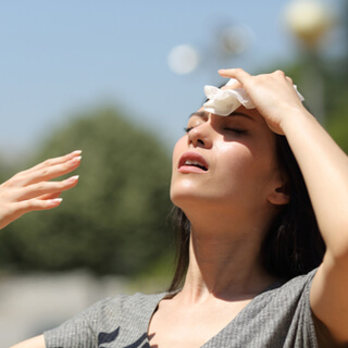 2. الحفاظ على رطوبة الجسم والوقاية من الإصابة بالجفاف 2. الحفاظ على رطوبة الجسم والوقاية من الإصابة بالجفاف
