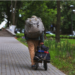 5. حمل الحقائب الثقيلة