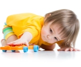 مراحل تطور الطفل الحركية: تعرف عليها