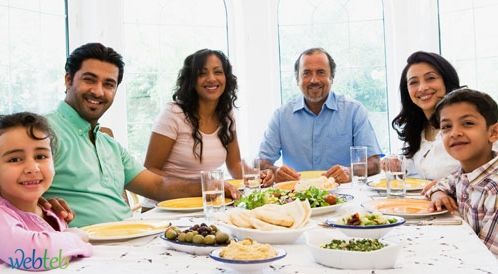 أثر وجبات العشاء العائلية  على تصرفات المراهقين