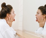 ما هي أسباب مرارة اللسان والفم؟