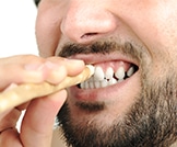فوائد السواك لصحة الفم والاسنان!