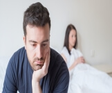 التخوف من الضعف الجنسي: الأسباب والحلول