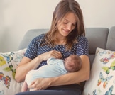 فوائد الرضاعة الطبيعية للأم والطفل 