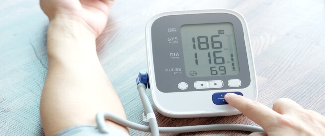 مخاطر ارتفاع ضغط الدم: تأثير ضغط الدم المرتفع على الجسم