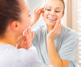 10 علاجات تجميلية للحفاظ على مظهر شاب 