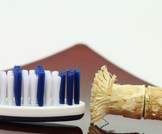 هل المسواك أفضل من فرشاة الأسنان التقليدية؟