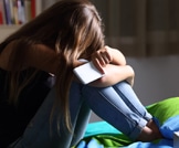 الاكتئاب في سن المراهقة: الوقاية تبدأ من رعاية الوالدين