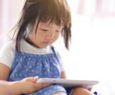 طيف التوحد لدى الأطفال والأجهزة الالكترونية