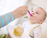 تغذية الرضيع من 4 أشهر حتى 6 أشهر