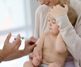 تخفيف ألم الطفل بعد اللقاح بطرق منزلية
