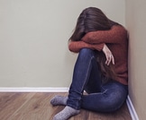 مواقف محرجة تواجهها المراهقات