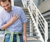ما الفرق بين الذبحة الصدرية والنوبة القلبية؟