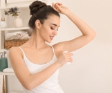 حقيقة مخاطر مزيل العرق وكيفية اختيار الأفضل لك