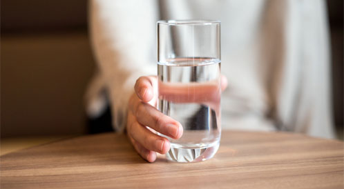 5 حالات لا يجب فيها شرب الماء ويب طب