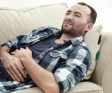 ألم أسفل البطن عند الرجال: الأسباب والأعراض والعلاج