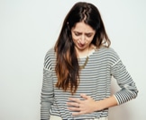 ماذا تعرف عن علاج الآم المعدة بالأعشاب؟