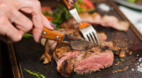 9 مشكلات صحية بسبب الإفراط في تناول اللحوم - ويب طب