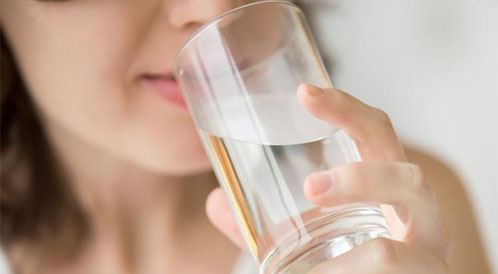 فعال تركيز التجديد  فوائد شرب الماء الساخن والأوقات الأفضل لتناوله - ويب طب