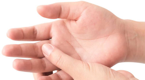 تورم الأصابع ، أبرز أسباب وطرق العلاج ، طب الويب