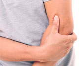 تشنجات الذراعين: أسباب شائعة وعلاجات