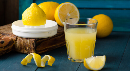 فوائد عصير الليمون الصحية والجمالية - ويب طب