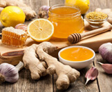 العسل والثوم: فوائد صحية واستخدامات متعددة