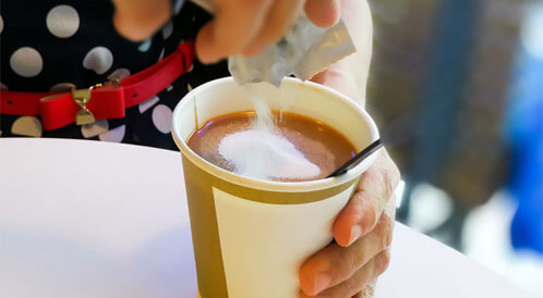 أضرار مبيض القهوة على الصحة - ويب طب