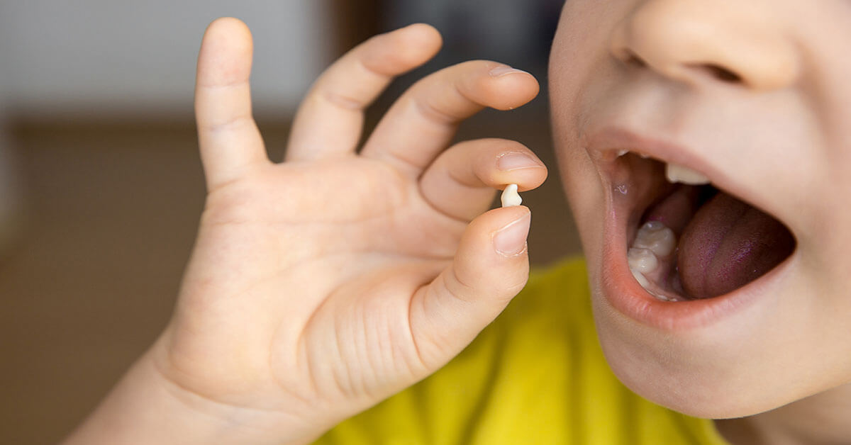 سقوط الأسنان الدائمة عند الأطفال أو اهتزازها ويب طب