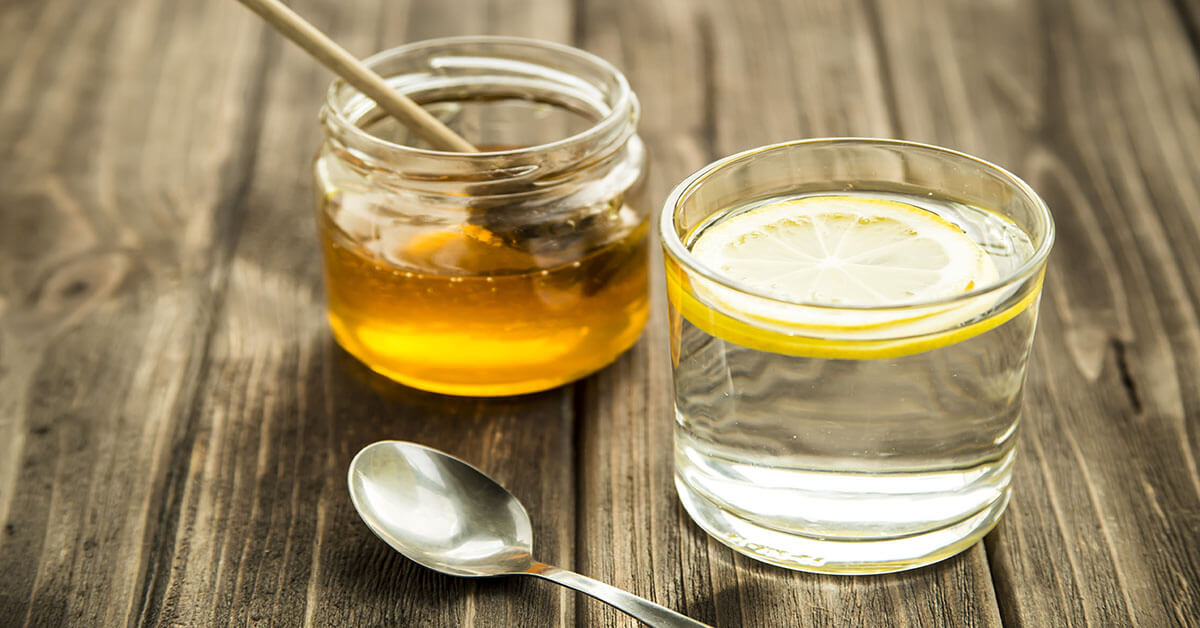 أهم فوائد العسل مع الماء الدافئ والليمون - ويب طب