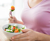 أطعمة وأكلات تساعد على الحمل