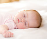 كثرة نوم الرضيع: تعرف على الأسباب والعلامات