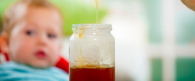 العسل للأطفال: صحي أم ضار؟