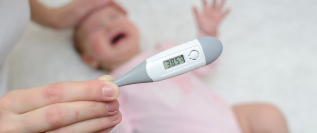 ‏استمرار ارتفاع درجة الحرارة عند الأطفال: ما هي الإجراءات اللازمة
