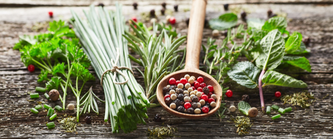 كيف يمكن علاج الحمرة بالأعشاب الطبيعية؟ إليك الإجابة