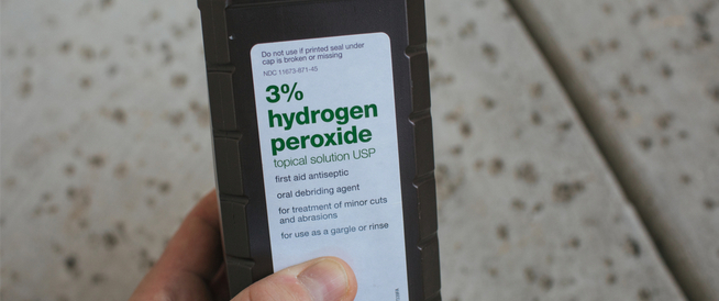 بيروكسيد الهيدروجين: استخداماته وآثاره الجانبية