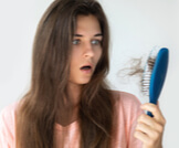 إيقاف تساقط الشعر: أهم الطرق
