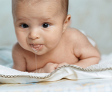 خروج الحليب من أنف الرضيع: ما سببه