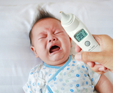 متى تعتبر درجة حرارة الرضيع مرتفعة؟