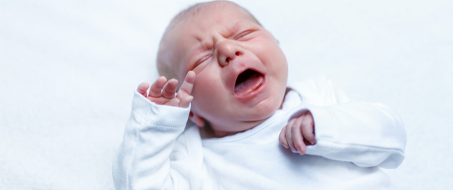 ما هو سبب بكاء الطفل المفاجئ ويب طب