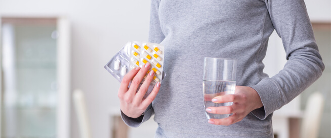 الأدوية التي تعطى للحامل في الأشهر الأولى