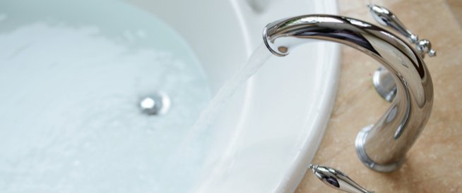 هل يمكن علاج البواسير بالماء الدافئ أم البارد؟