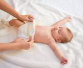 الحبيبات في براز الرضيع: إلى ماذا تشير؟