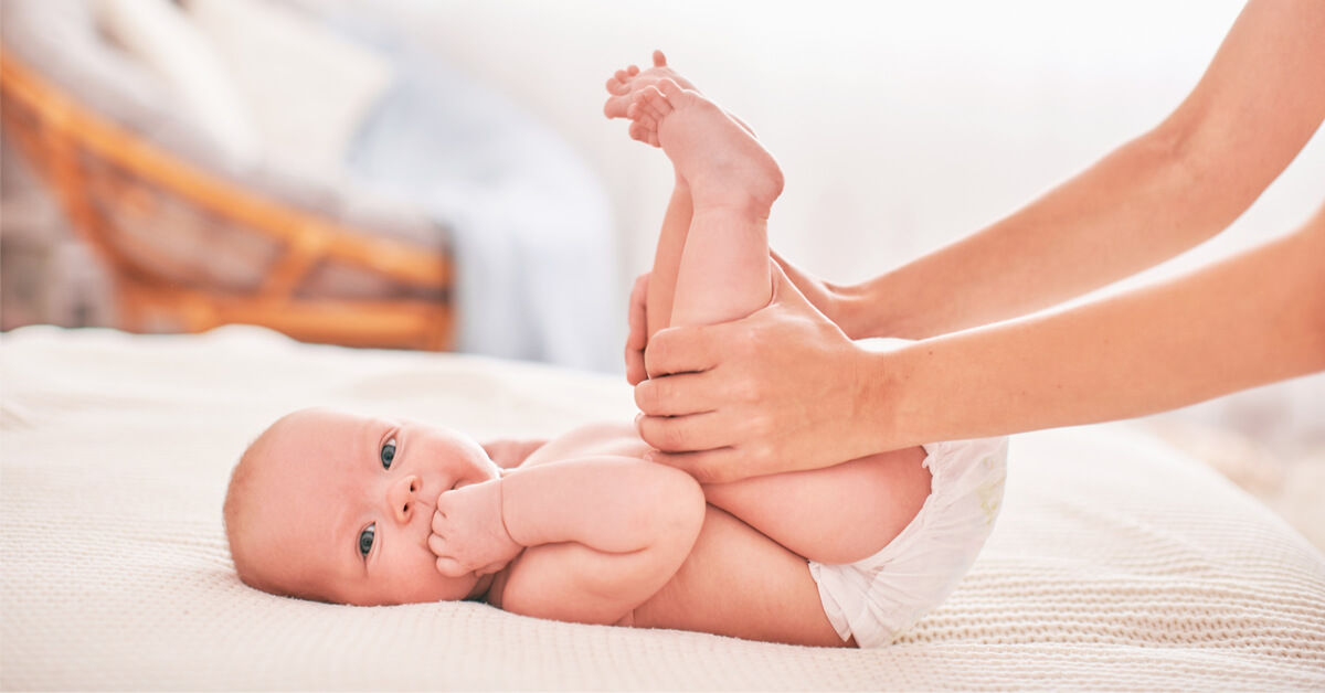 متى تنتهي مشكلة الغازات عند الرضع - ويب طب