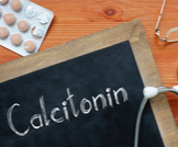 زيادة إفراز هرمون الكالسيتونين