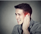 طنين الأذن اليمنى: أسباب وعلاجات